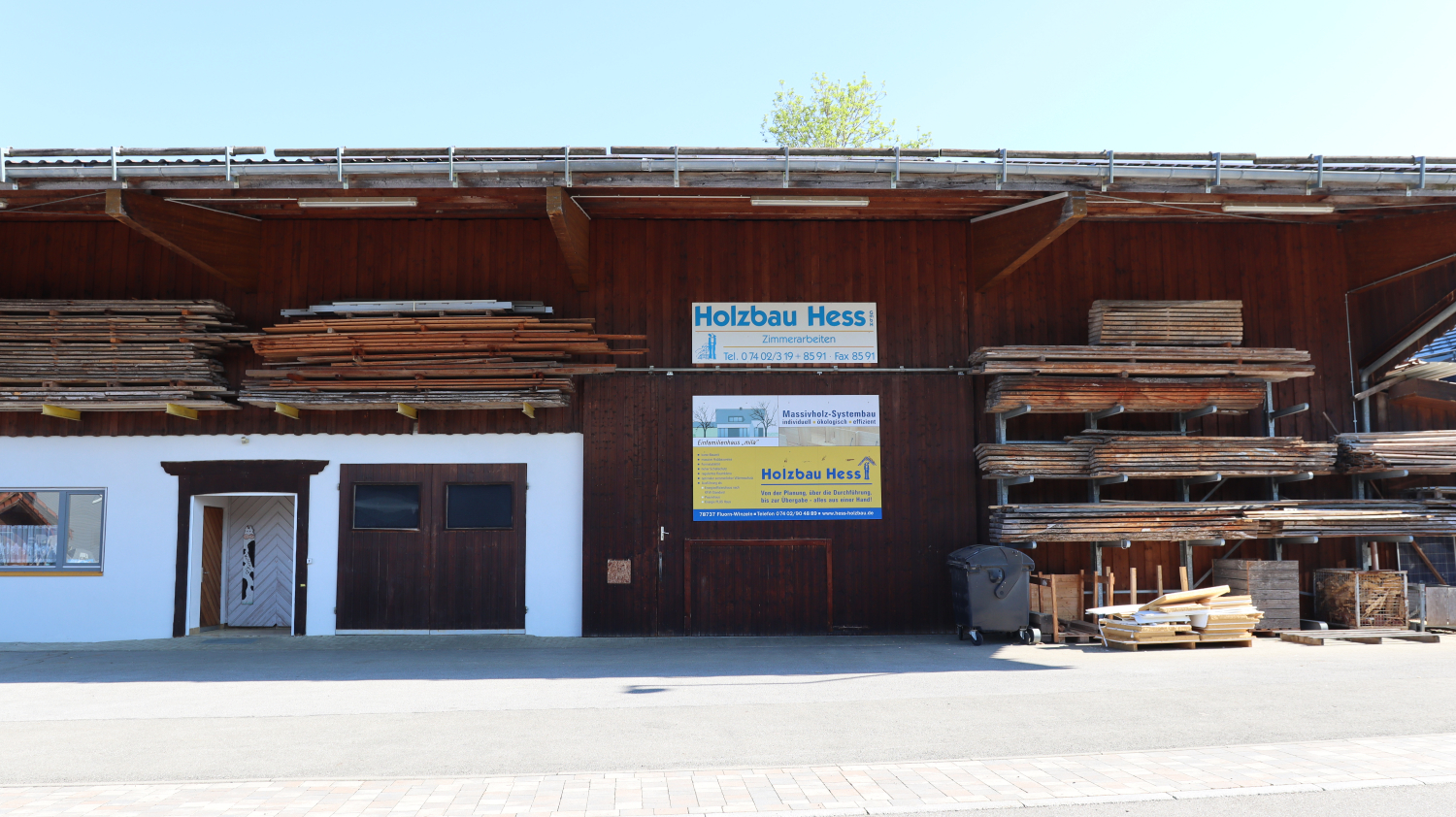 Holzbau Hess – Betriebsstätte mit Holzlager